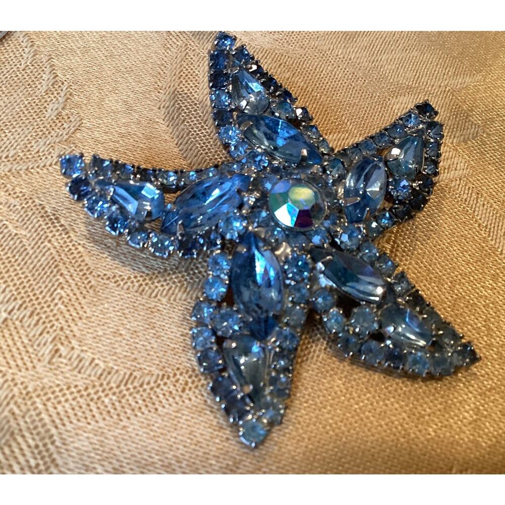 Vtg WEISS Something Old Blue Rhinestone Star Fish Brooch Pin Prong Set 2.75” - Picture 2 of 7